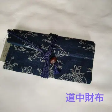 도중 지갑 조수희화 네이비 컬러 패브릭 소재
