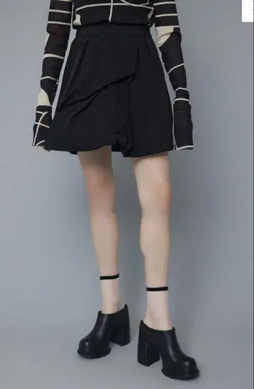 헤린.사이 랜덤 겟터 스커트 블랙