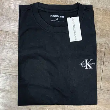 7m51 CALVIN KLEIN JEANS 블랙 티셔츠