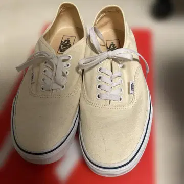 VANS 크림색 로우 컷 스니커즈