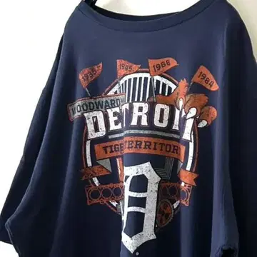 MLB 디트로이트 타이거스 티셔츠 L 네이비 컬러 구제 의류