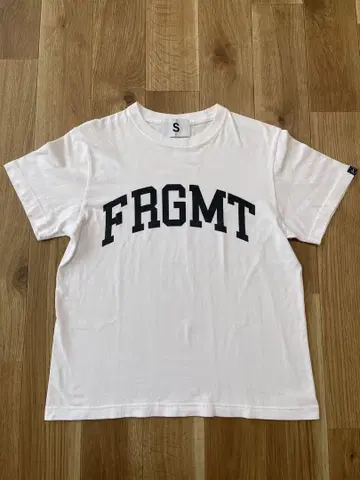 FRAGMENT UNIVERSITY 화이트 티셔츠 S