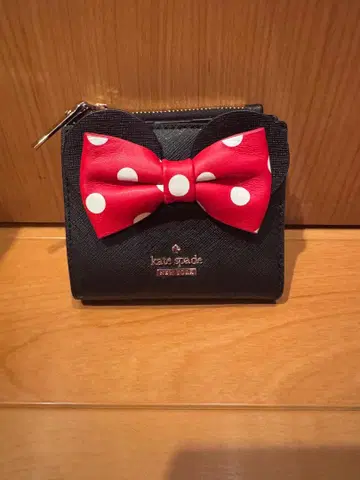 택 포함 새상품 kate spade 리본 포함 접이식 지갑