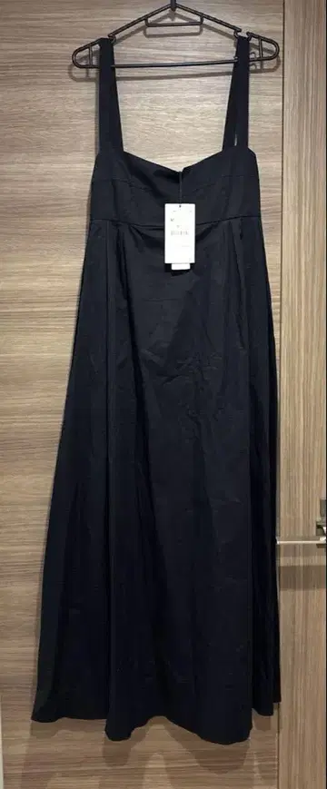 미사용 새상품 자라 블랙 가슴 밑 절개 뒷면 셔링 롱 원피스 M