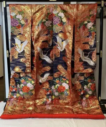 색 우치카케 학과 꽃 자수 빨간색 금