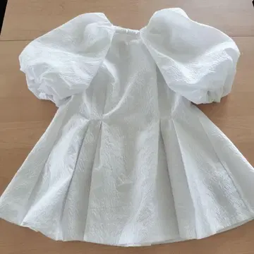 CELFORD 볼륨 슬리브 화이트 블라우스