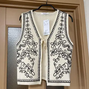 새상품 디스코트 아이보리 라인 패턴 베스트