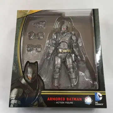 MAFEX 아머드 배트맨
