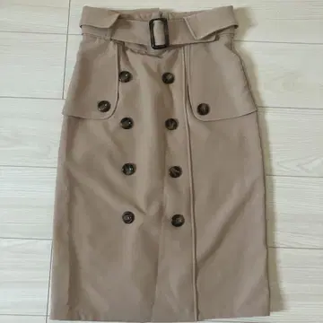 베이지 더블 브레스트 스커트