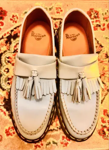 Dr. Martens 프린지 로퍼 라이트 블루