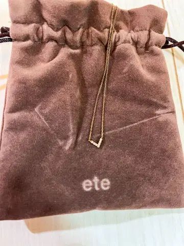 ete V자형 목걸이 금 골드