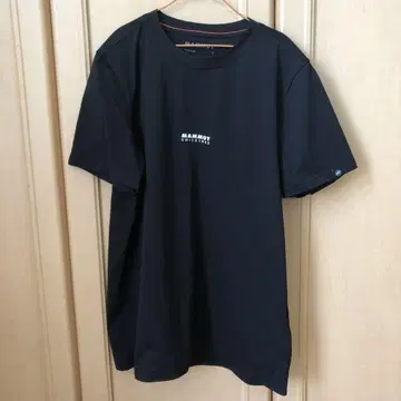 마무트 블랙 티셔츠
