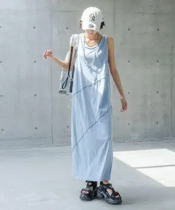 PAGEBOY 샌드 빈티지 절개 원피스