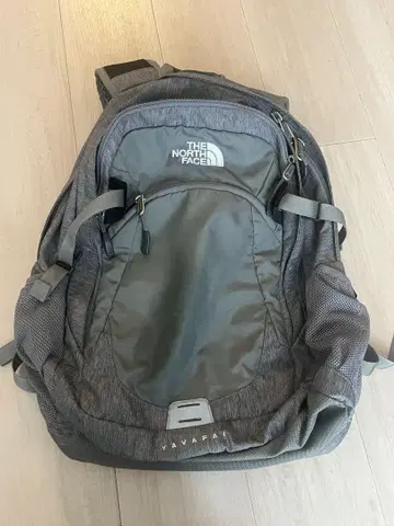 THE NORTH FACE 백팩 그레이 (3층 구조 / 멀티 포켓)