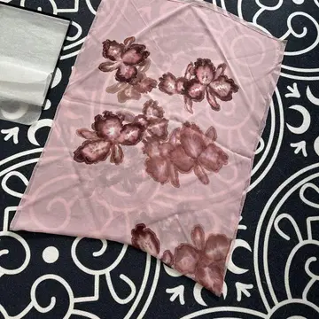 꽃무늬 핑크 직사각형 스카프
