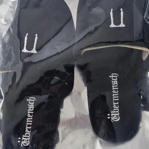 ★G-DRAGON★ Ubermensch Slippers Black★10代〜20代に大人気！ ☆G-DRAGON☆ Ubermensch Slippers Black☆10代〜20代に大人気