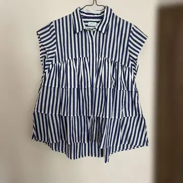 새상품급. Rythme 쿠미쿄쿠 스트라이프 프릴 슬리브리스 블라우스