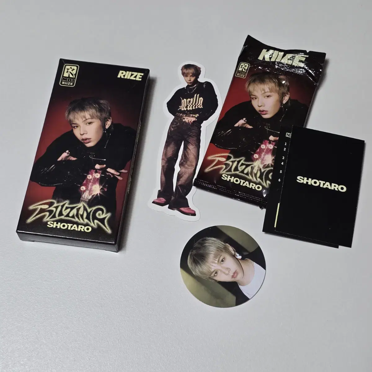 Amazon.com: RIIZE RIIZING 1st Mini Album with Tracking