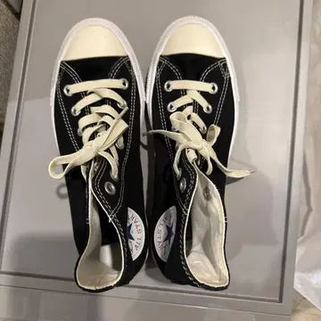 CONVERSE 블랙 하이컷 스니커즈 경량 타입