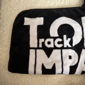 Track ONE IMPACT 담요