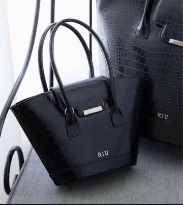 RIU 블랙 크로커다일 스타일 핸드백