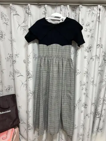 블랙과 체크 무늬 반팔 롱 원피스