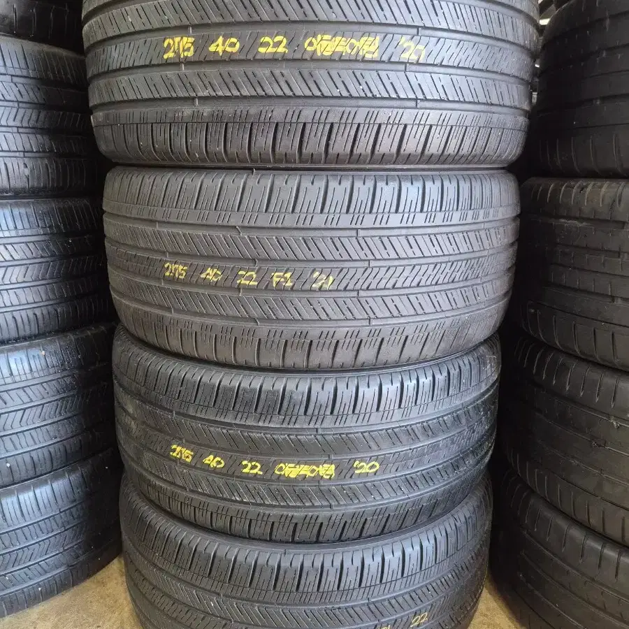 275 40 22 굿이어타이어 1대분 판매합니다.