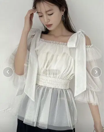 dazzlin 튤 리본 페플럼 2way 상의