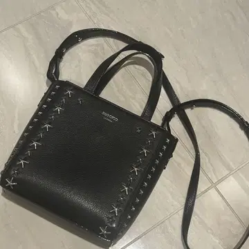 JIMMY CHOO 블랙 가죽 숄더백