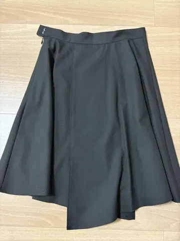 블랙 플레어 스커트 무릎 기장