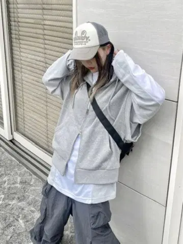 XU DOG 슬리브리스 지퍼 후드 티