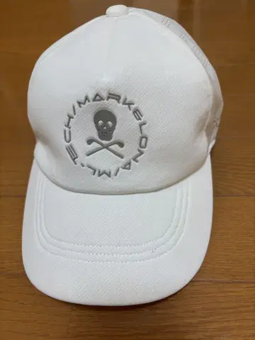 마크앤로나 화이트 스컬 로고 캡