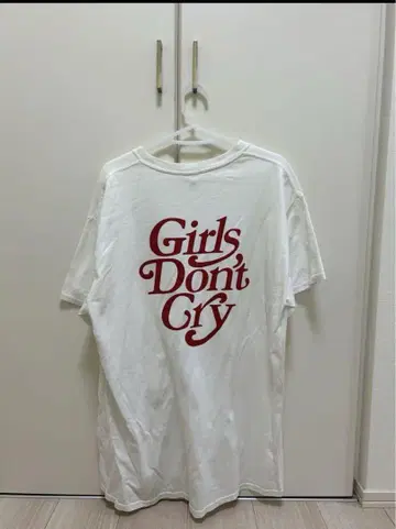 Girls Don't Cry 화이트 티셔츠