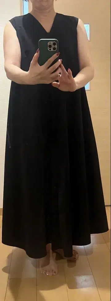unfilo 경량 발수 슬리브리스 블랙 롱 원피스 V 넥