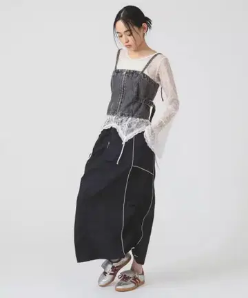 택 포함 새상품 빔즈 스트라이프 절개 트랙 스커트 네이비