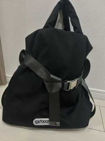 OUTDOOR 블랙 벨트 패딩 토트 백