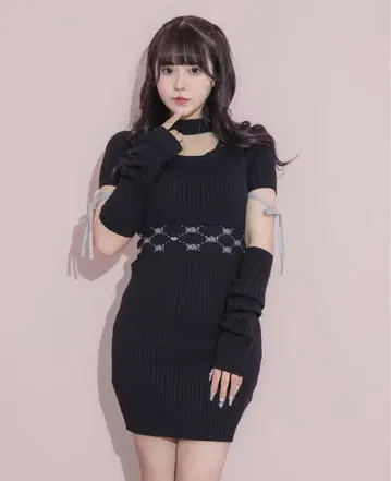 pium 허리 모노그램 초커 니트 원피스