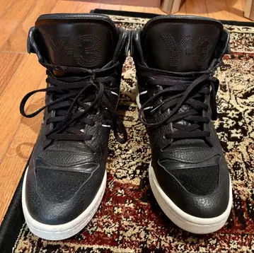 Y-3 블랙 하이컷 스니커즈