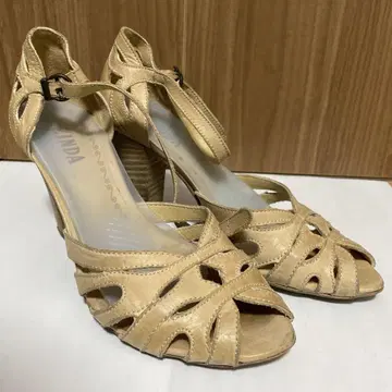 여름용 스페인산 사이즈 35 스트랩 힐 8.5cm 베이지색 천연 가죽