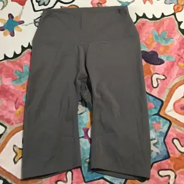 LULULEMON 사이즈 S 그레이 하이웨스트 크롭 팬츠