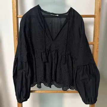 Ulla Johnson 블랙 자수 블라우스
