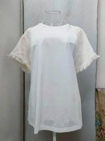 마레라 화이트 반팔 상의