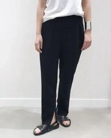 AP STUDIO 슬릿 이지 테이퍼드 팬츠