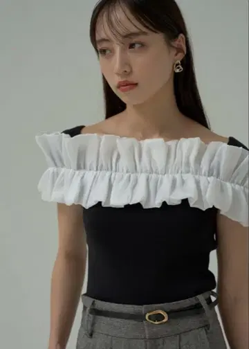 snidel 디자인 프릴 니트 탑(BLK-F) 미사용 새상품