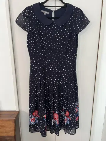 LAURA ASHLEY 슬리브리스 원피스 사이즈 9