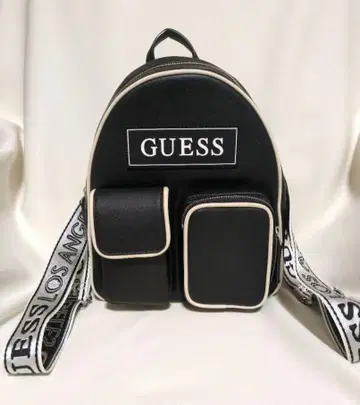 GUESS 블랙 백팩 프론트 포켓 부착