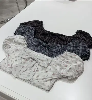 버블 패턴 리본 상의 레오파드