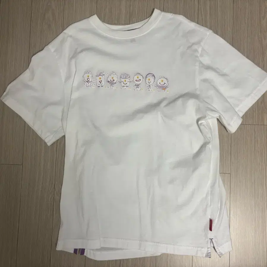 BTS BTS McDonald's Group T-shirt L White bts on Bunjang