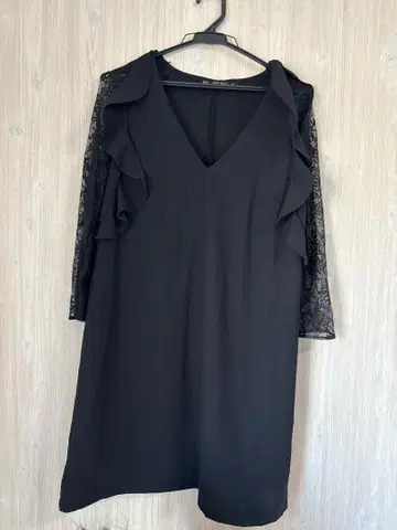 자라 블랙 프릴 원피스 S