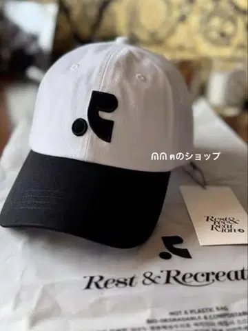 Rest & Recreation 로고 자수 캡